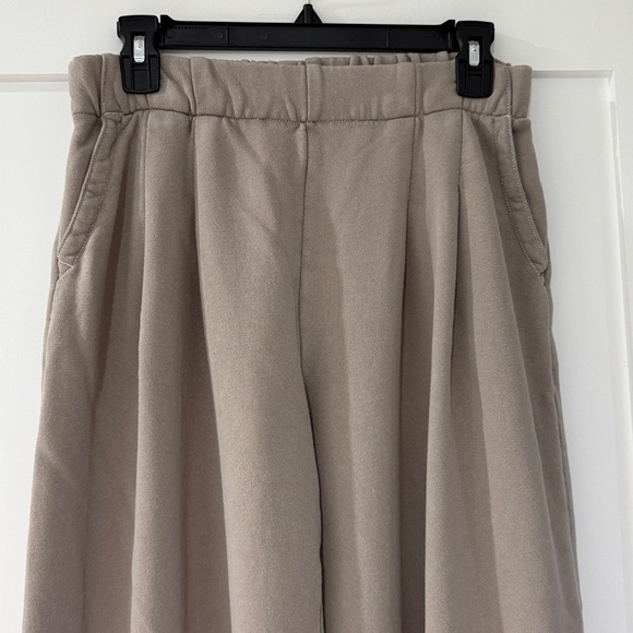 Aerie Street Trouser in Stone Harbor - Picture 8 of 14